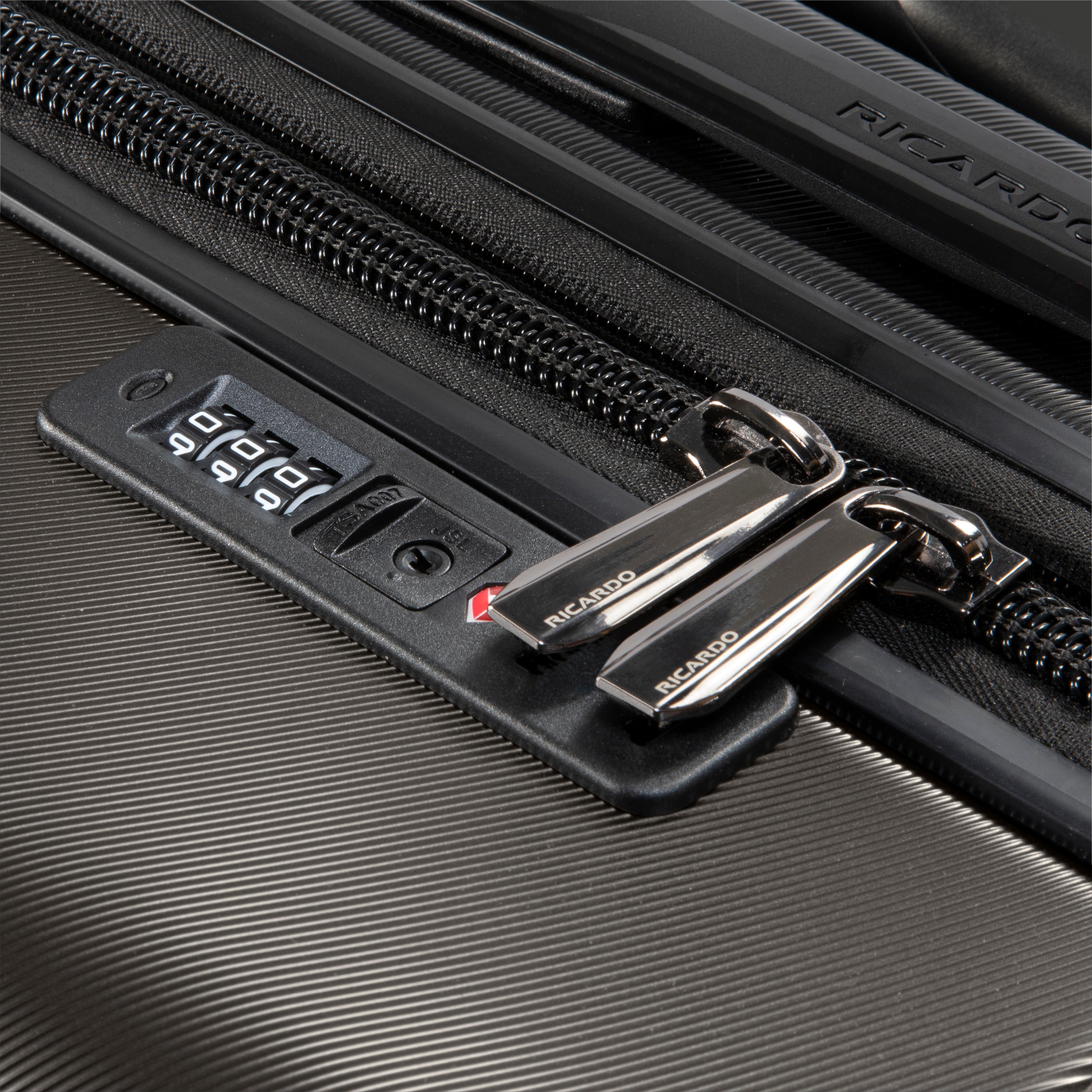 Montecito 2.0 76cm Hardside Check-In Expandable Spinner