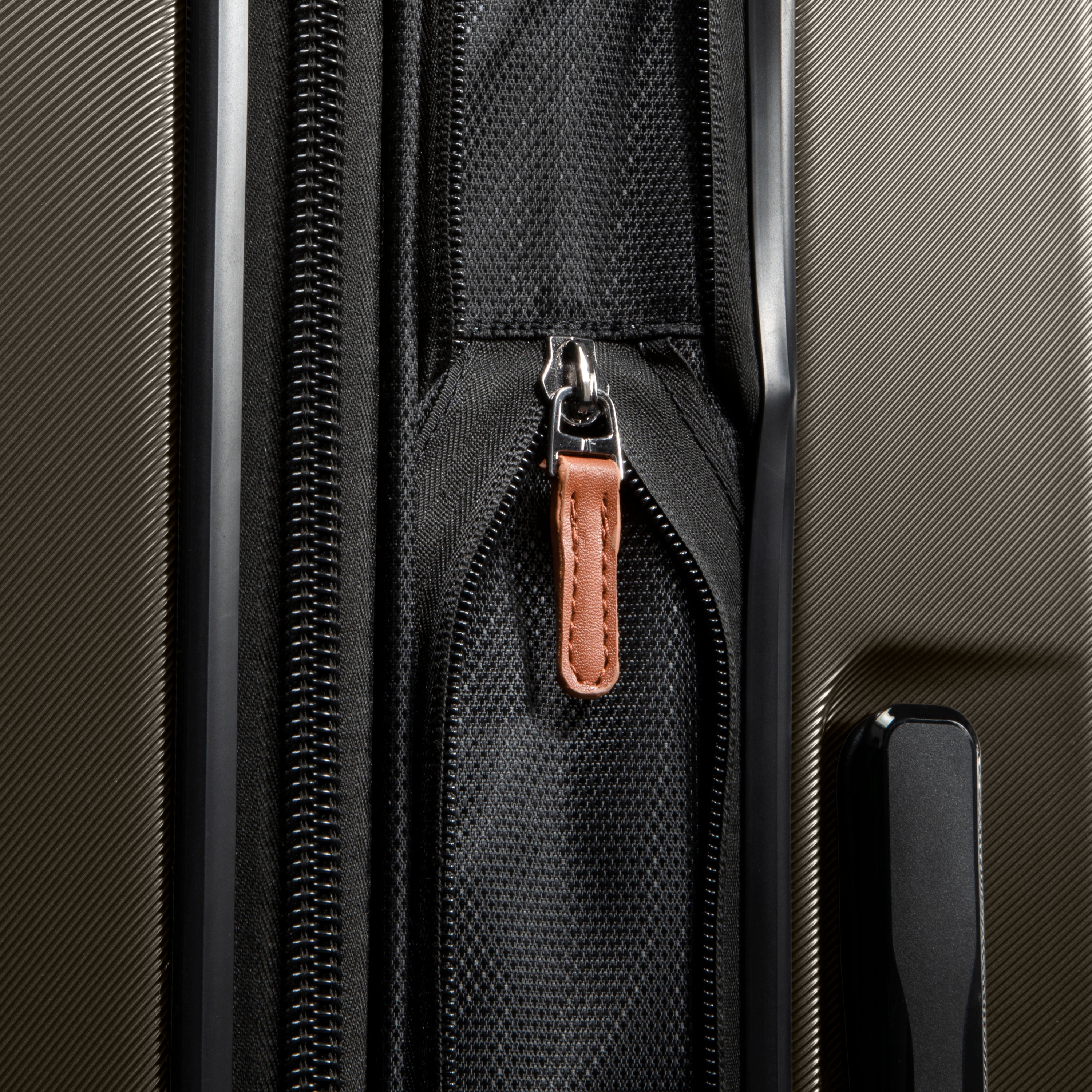 Montecito 2.0 67cm Hardside Medium Check-in Expandable Spinner